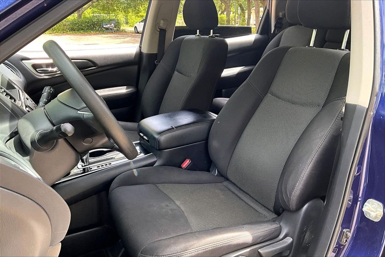 Used 2020 Blue Nissan S image 18