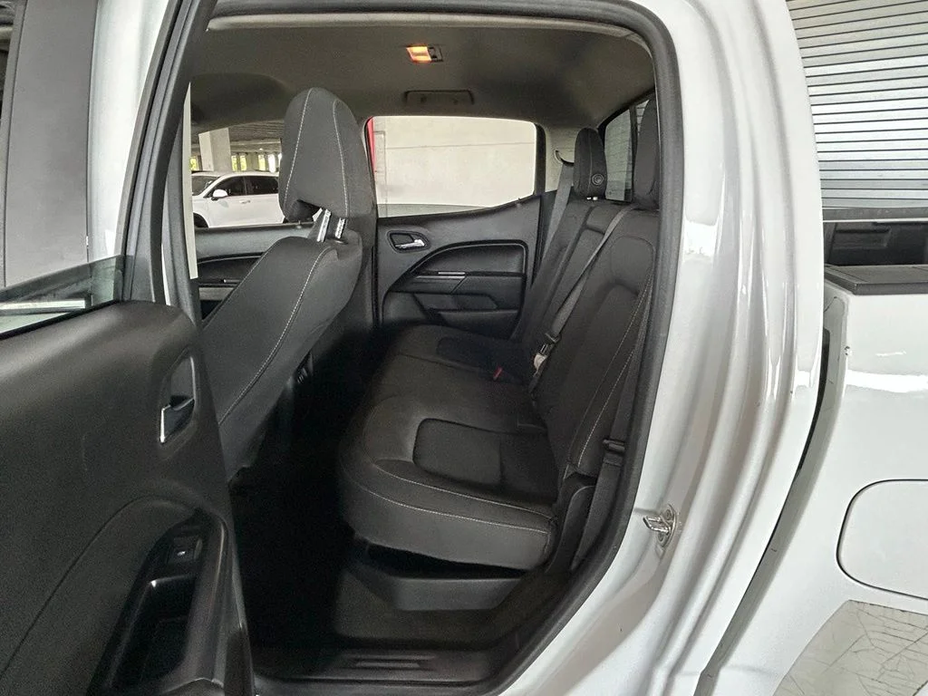 Used 2017 Summit White Chevrolet LT image 39