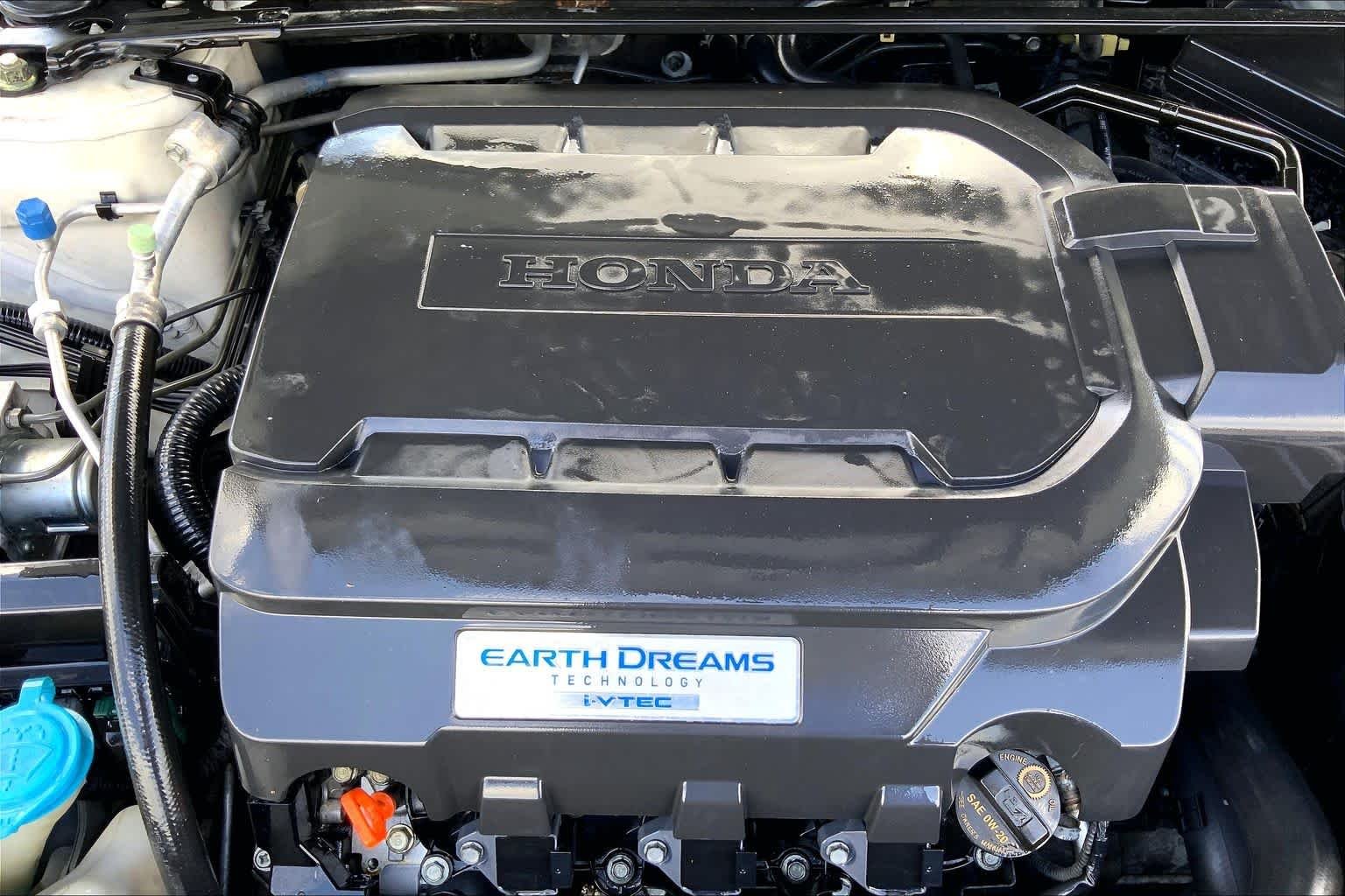 Used 2013 White Orchid Pearl Honda Touring image 32