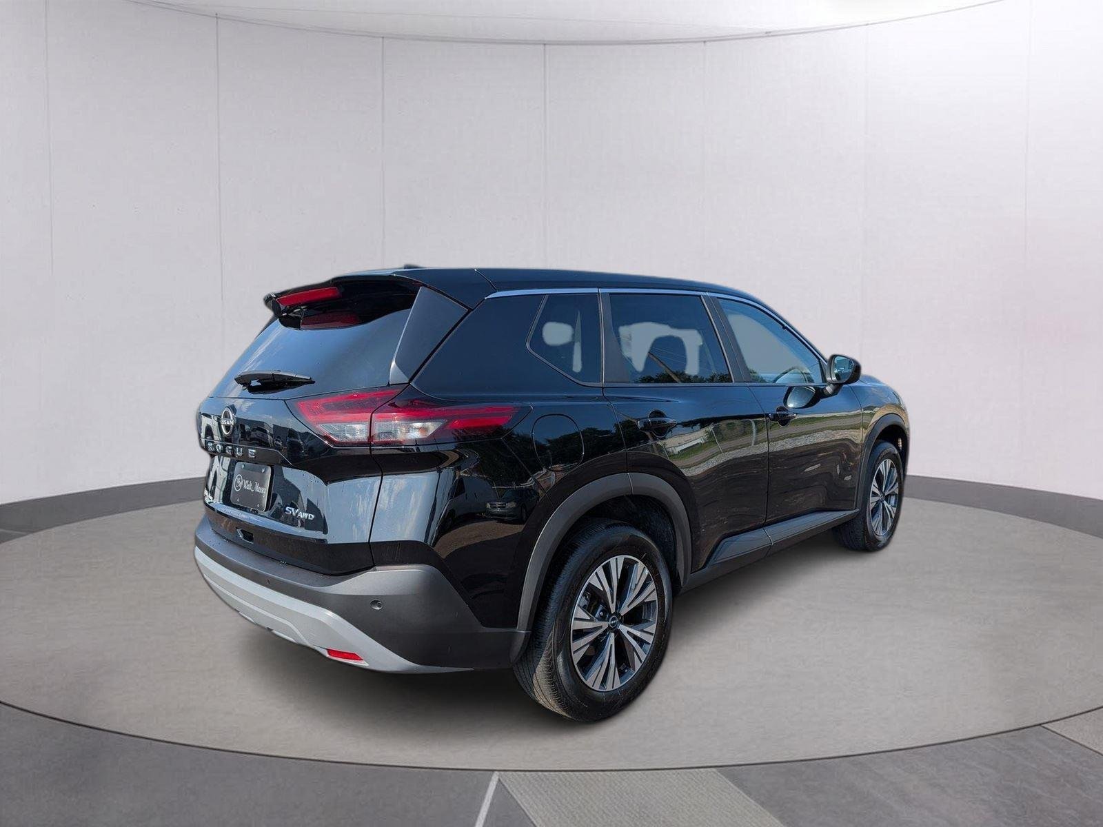 Used 2023 Super Black Nissan SV image 5