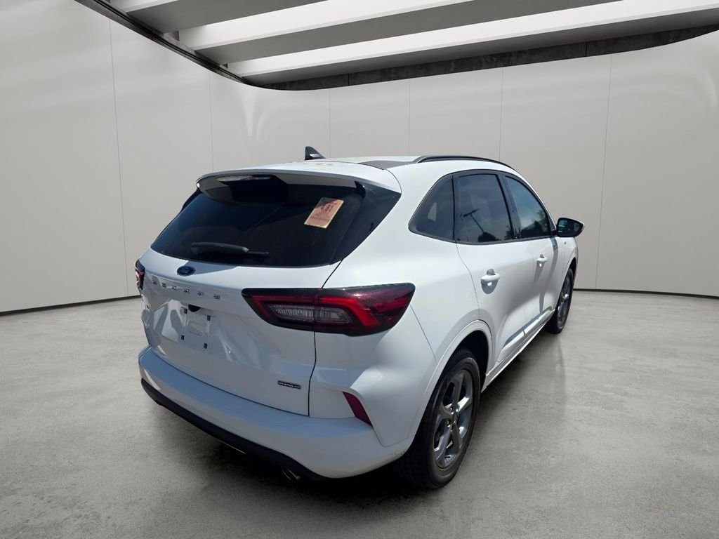 Used 2023 OXFORD WHITE Ford ST-Line Select image 9