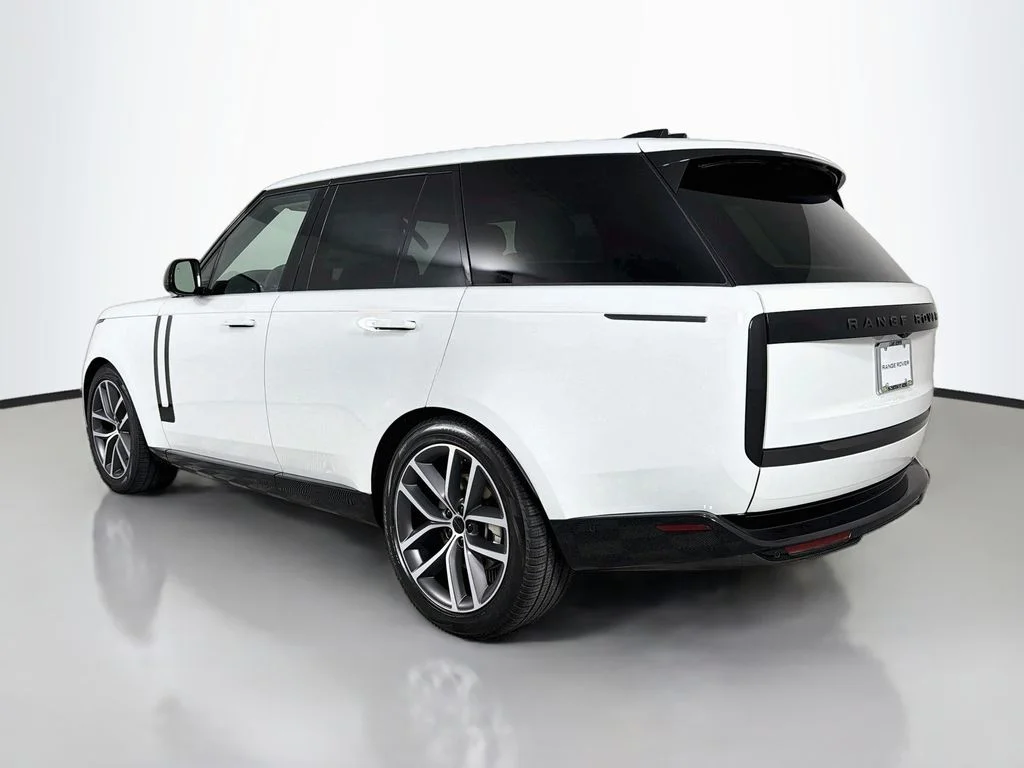 New 2026 Fuji White Land Rover SE image 7