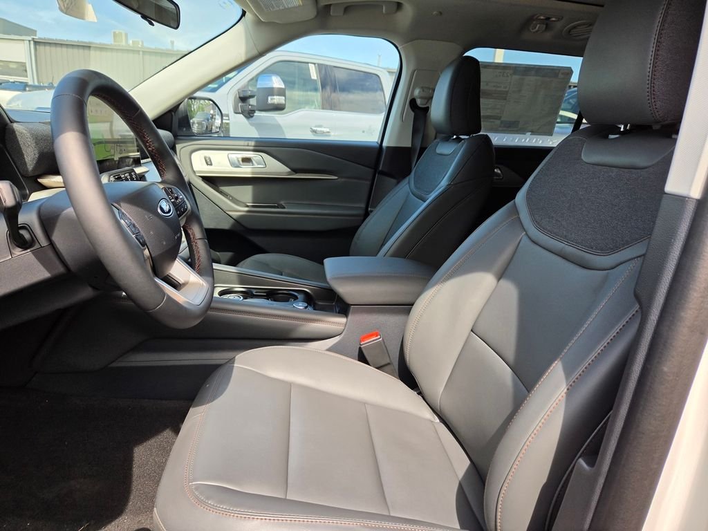 New 2026 Star White Metallic Tri-Coat Ford Active image 16