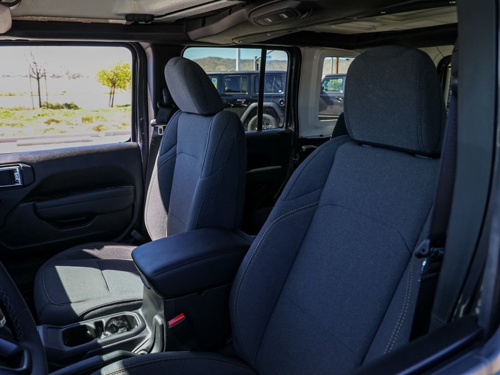 New 2026 Granite Crystal Metallic Clear-Coat Exterior Paint Jeep Sport S image 14