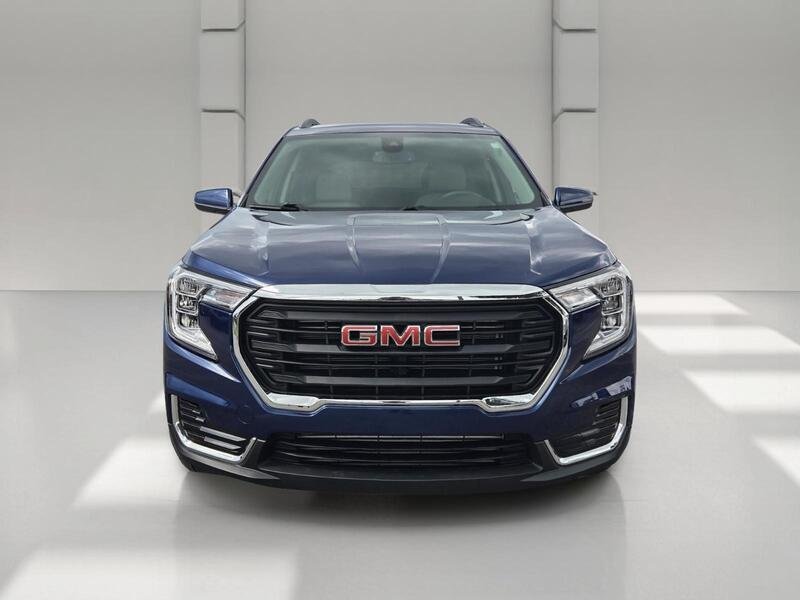 Used 2023 Marine Metallic GMC FWD 4DR SLE image 8