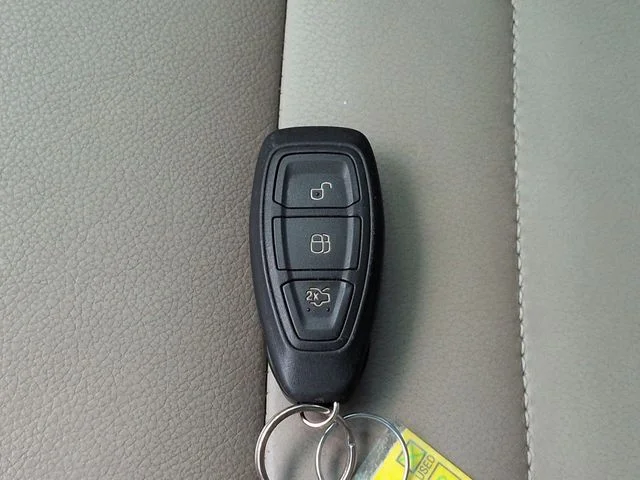 Used 2014 Oxford White Ford SEL image 26