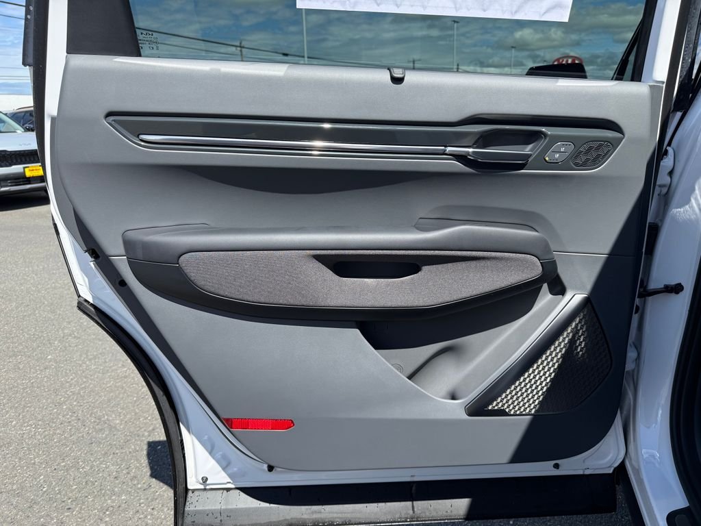 New 2026 Glacial White Kia Land AWD image 26