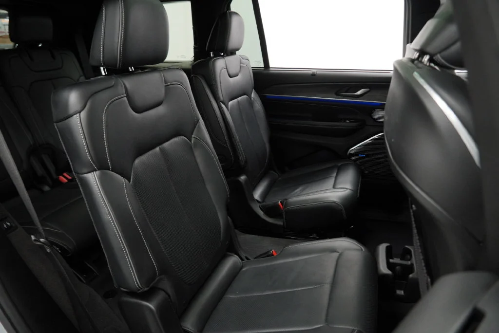 Used 2021 Silver Jeep Overland image 41
