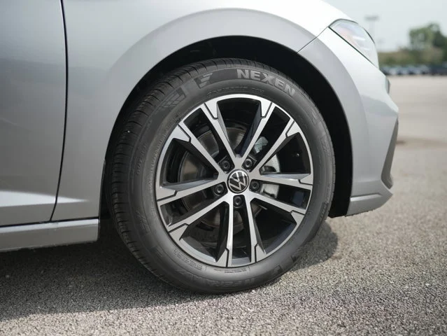 2025 Volkswagen Jetta Sport - Photo 11