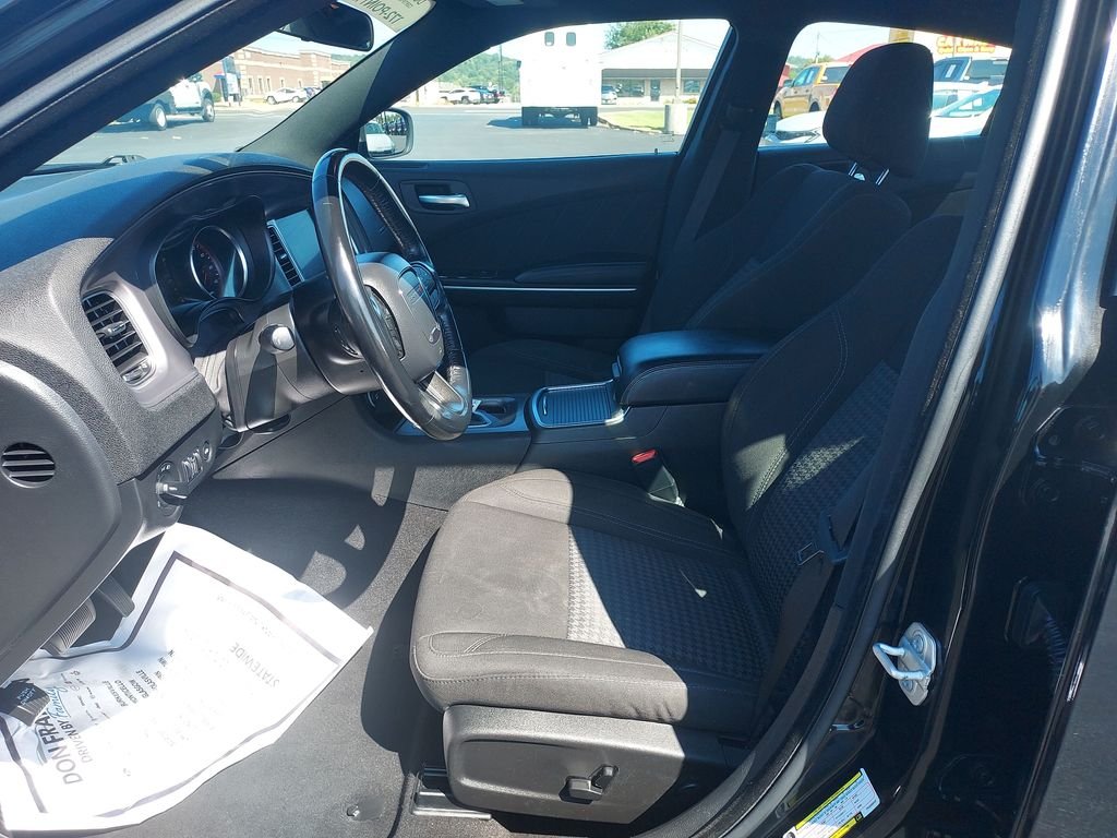 Used 2023 Black Dodge SXT image 13
