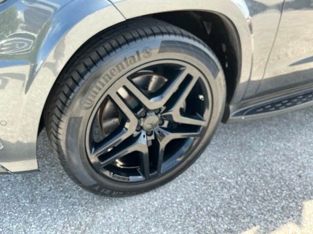 Used 2016 Gray Mercedes-Benz GL 550 image 66