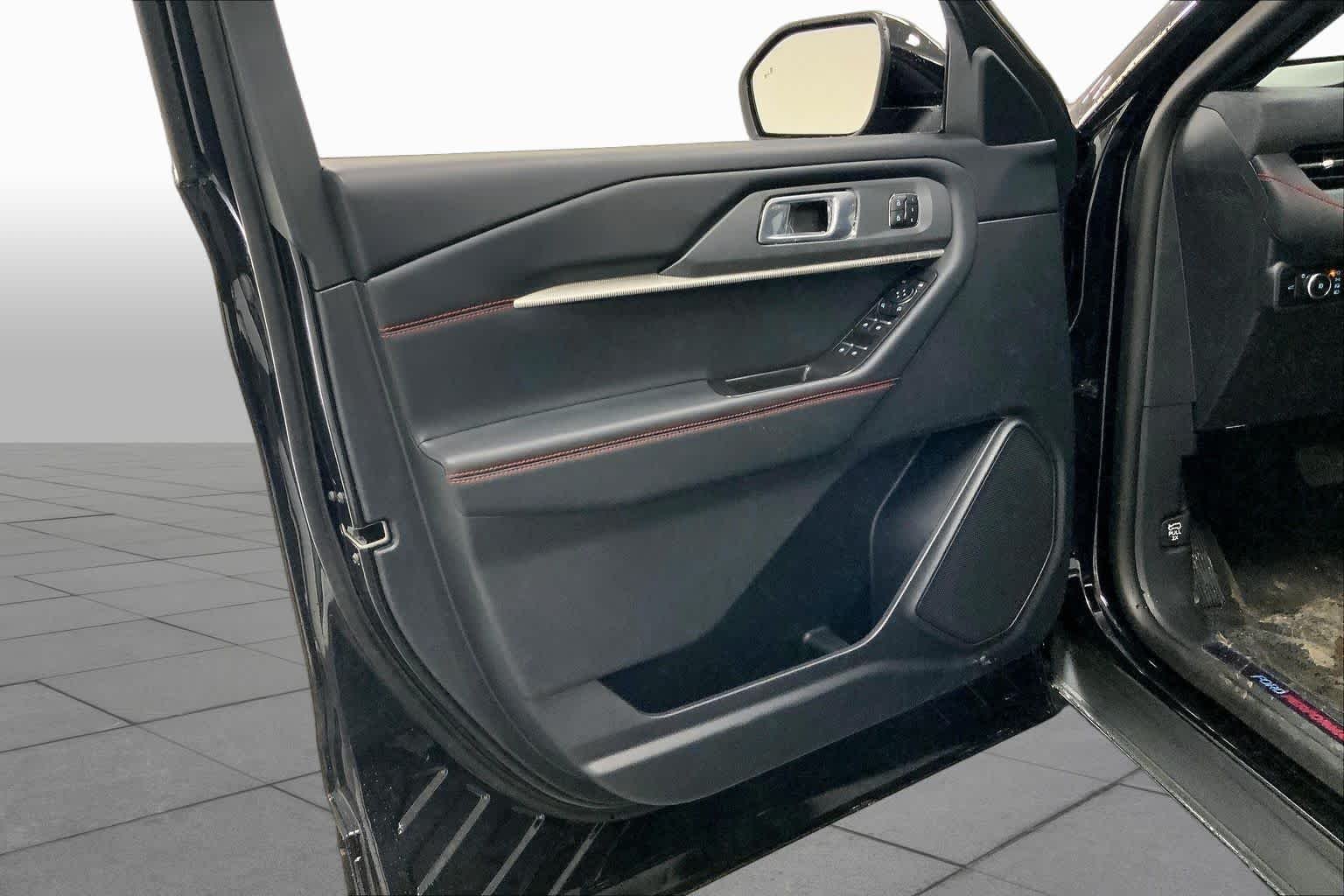 New 2026 Agate Black Metallic Ford ST image 10