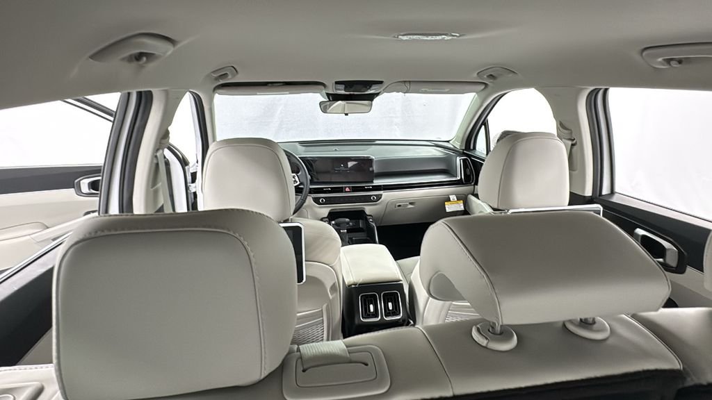 2025 Kia Sorento S - Photo 17