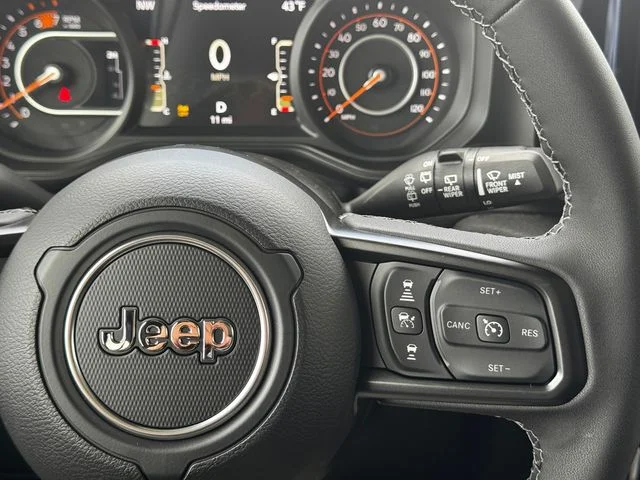 New 2026 Bright White Clear-Coat Exterior Paint Jeep Sport S image 25