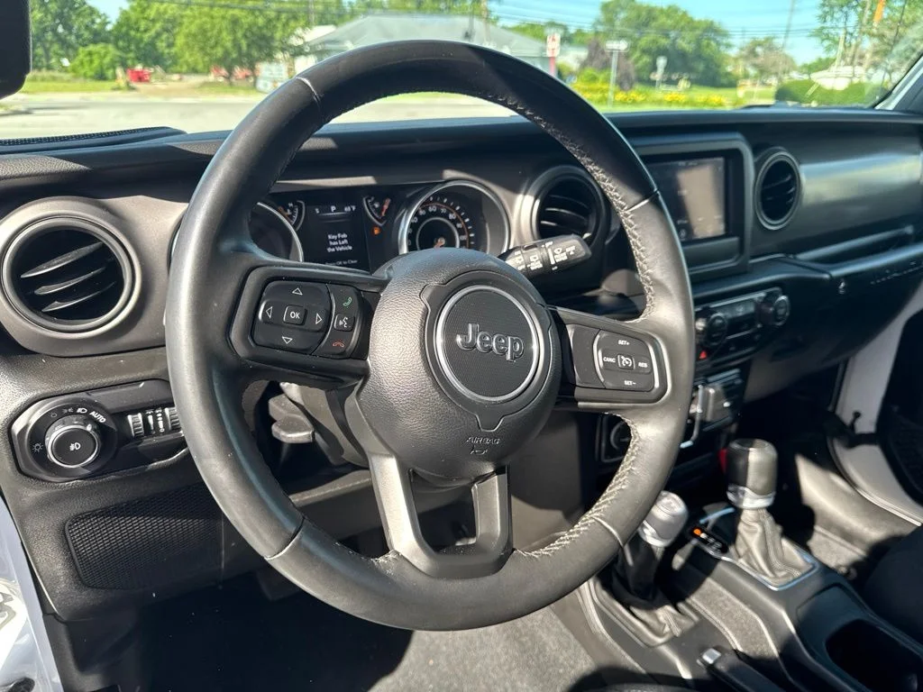 Used 2022 White Jeep Unlimited Willys image 3