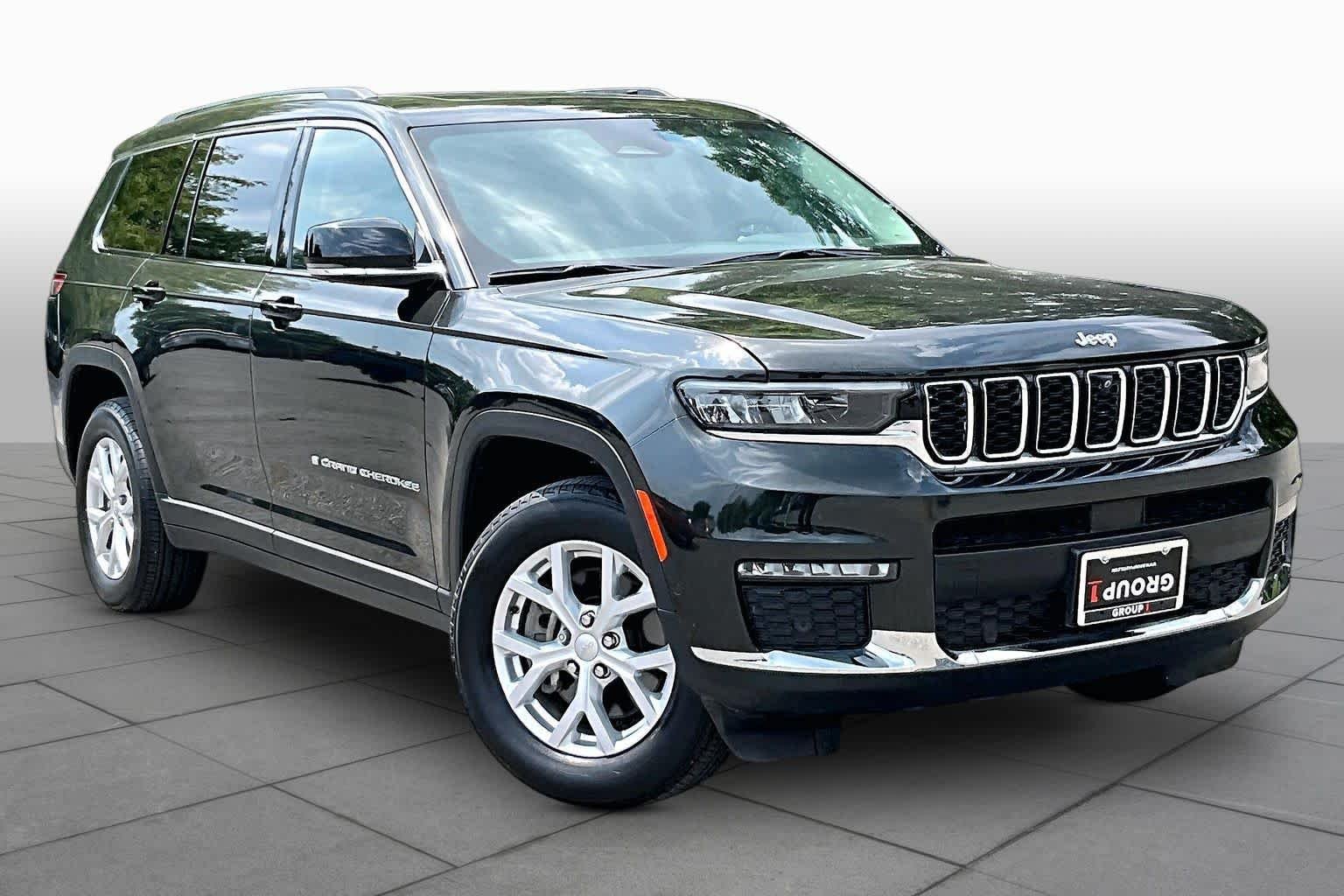 Used 2023 Rocky Mountain Pearlcoat Jeep Limited image 3