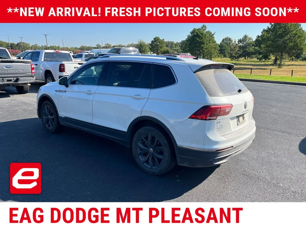 Used 2024  Volkswagen 2.0T SE image 3