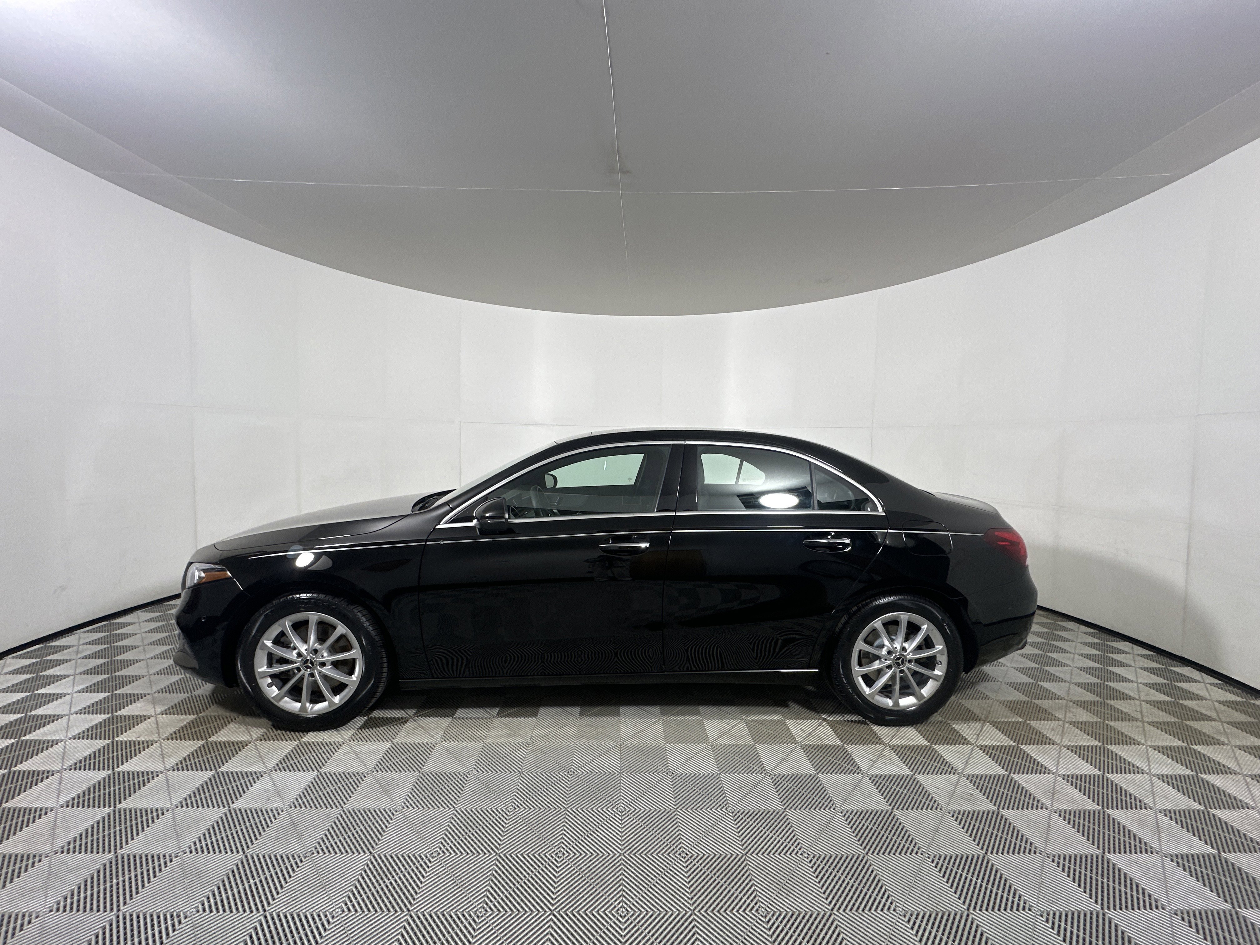 Used 2019 Black Mercedes-Benz A 220 image 4
