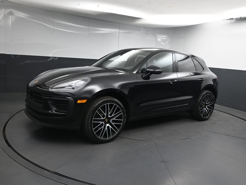 2025 Porsche Macan -'s photo