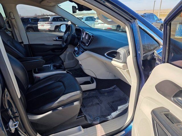 Used 2022 Fathom Blue Pearlcoat Chrysler Touring L image 18