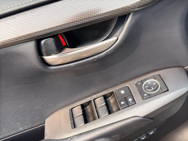Used 2015 White Lexus  image 13