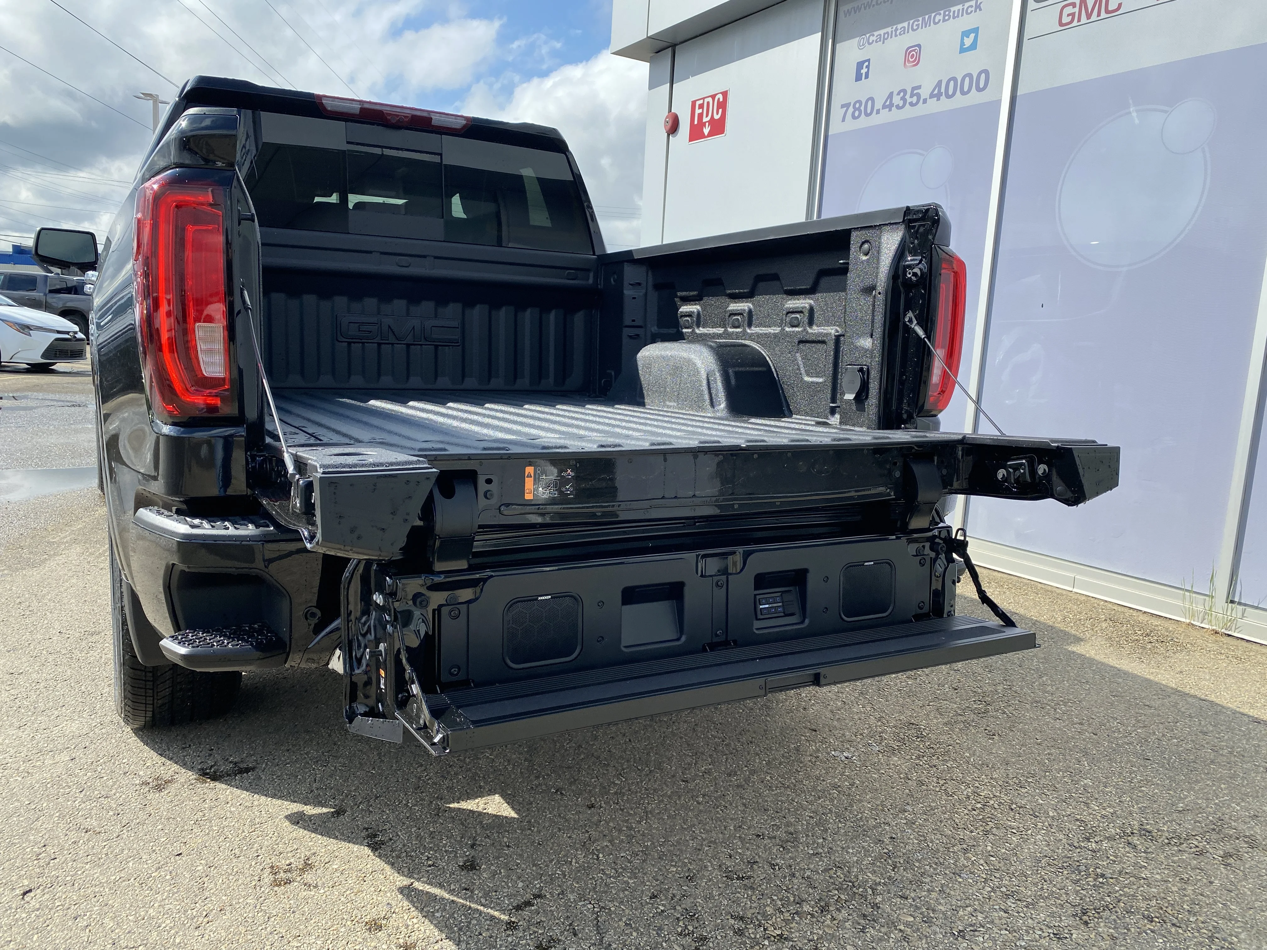 New 2026 ONYX BLACK GMC Denali Ultimate image 5