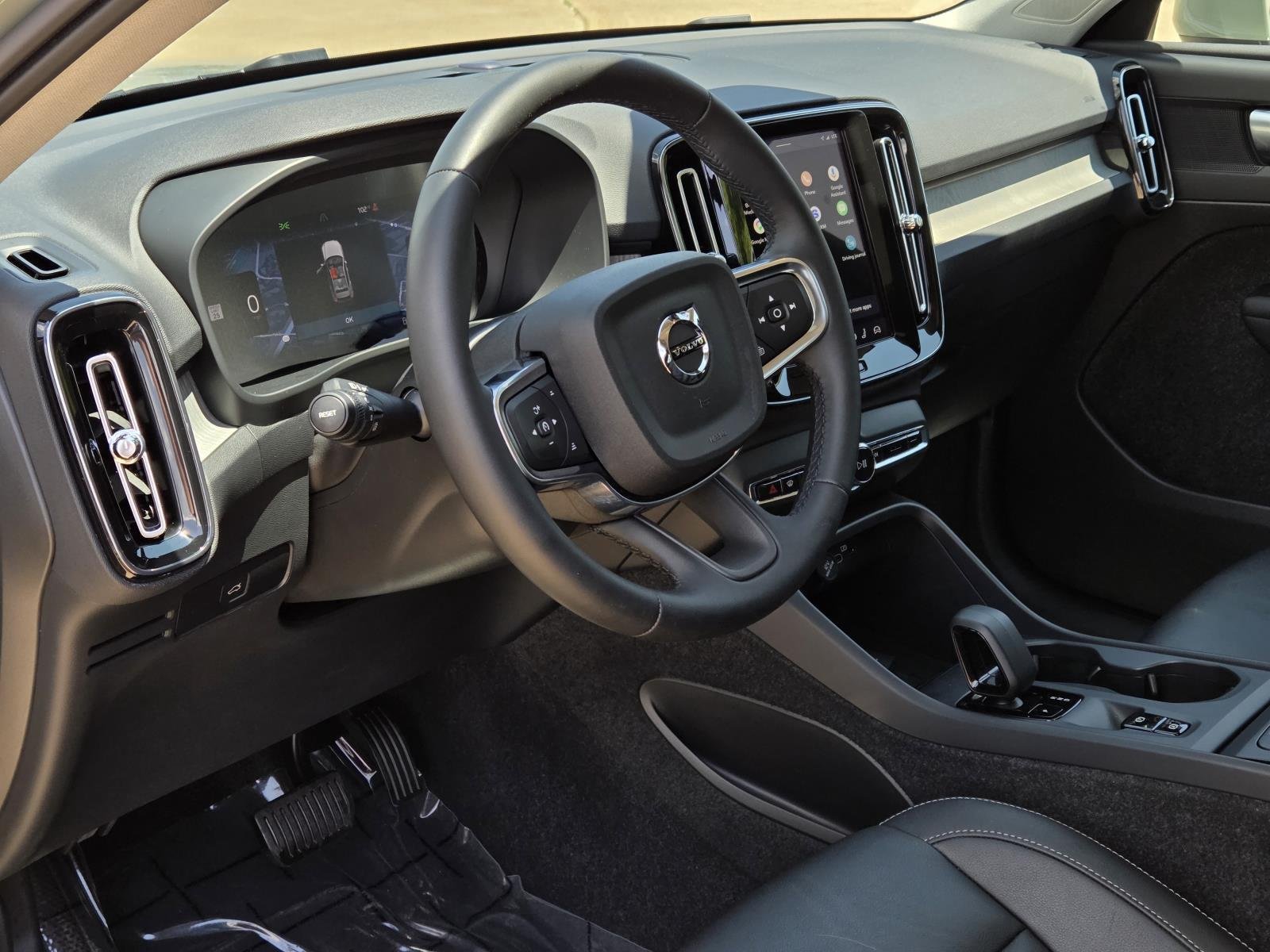 Used 2025 Sage Green Metallic Volvo Core Bright Theme image 33