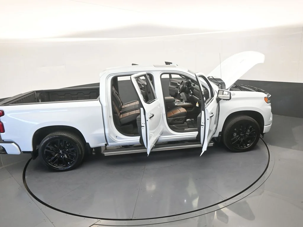 Used 2026 Summit White Chevrolet High Country image 85