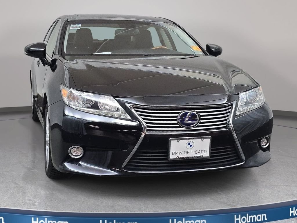 Used 2015 Obsidian Lexus 300h image 2