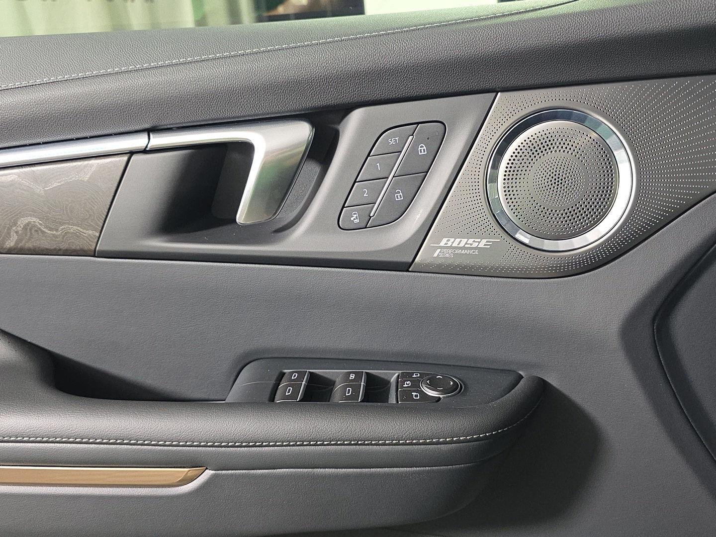 Used 2026 Ebony Twilight Metallic Buick Avenir image 15