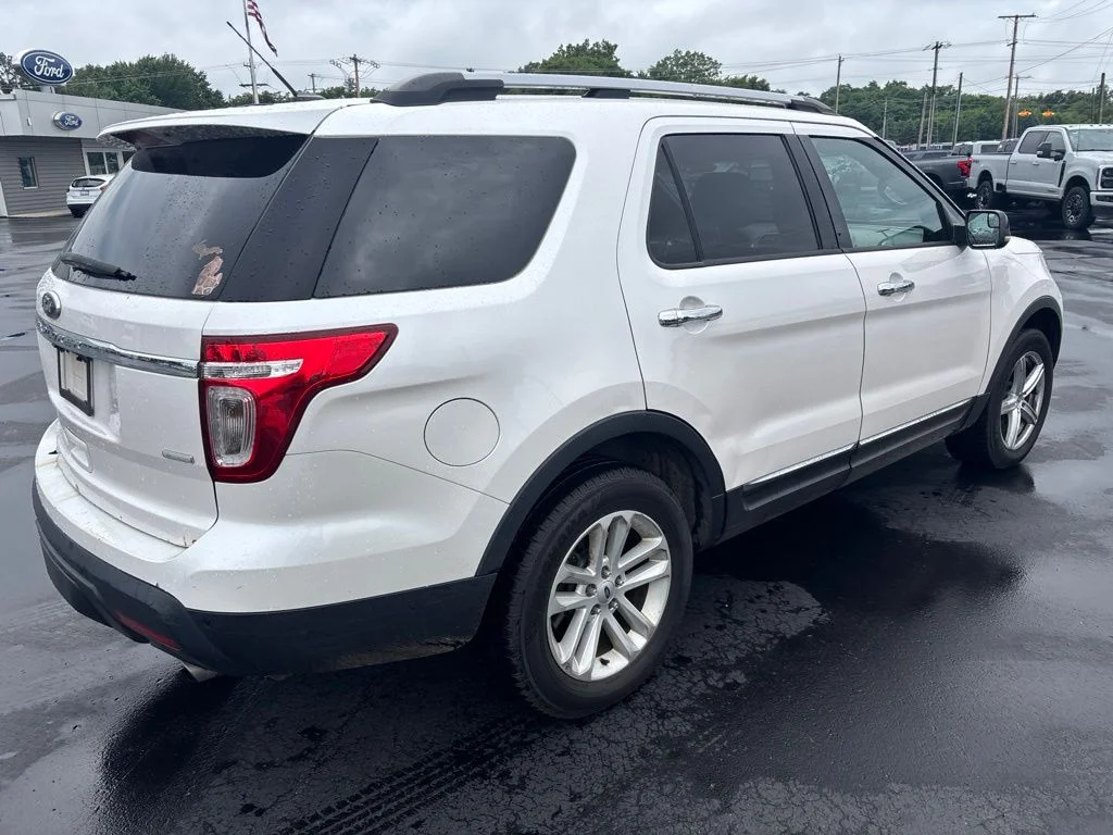 Used 2013 White Platinum Tri-Coat Metallic Ford XLT image 4