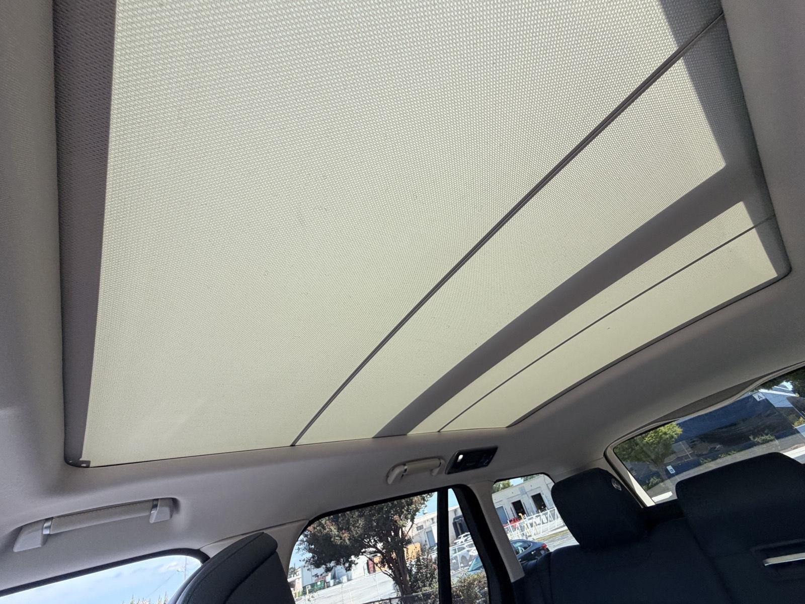 Used 2019 Byron Blue Metallic Land Rover HSE image 24