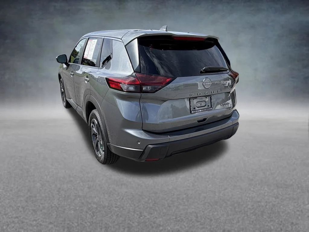 Used 2024 Gray Nissan SV image 3