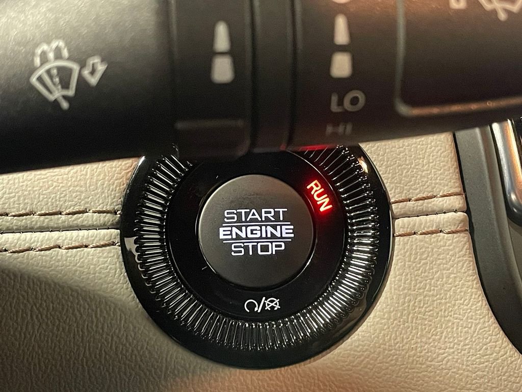 Used 2026 White/off-white Jeep Limited image 27