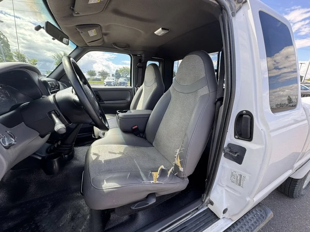Used 2001 White Ford  image 12
