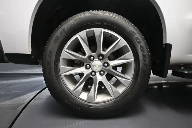 Used 2020 Beige Chevrolet High Country image 17