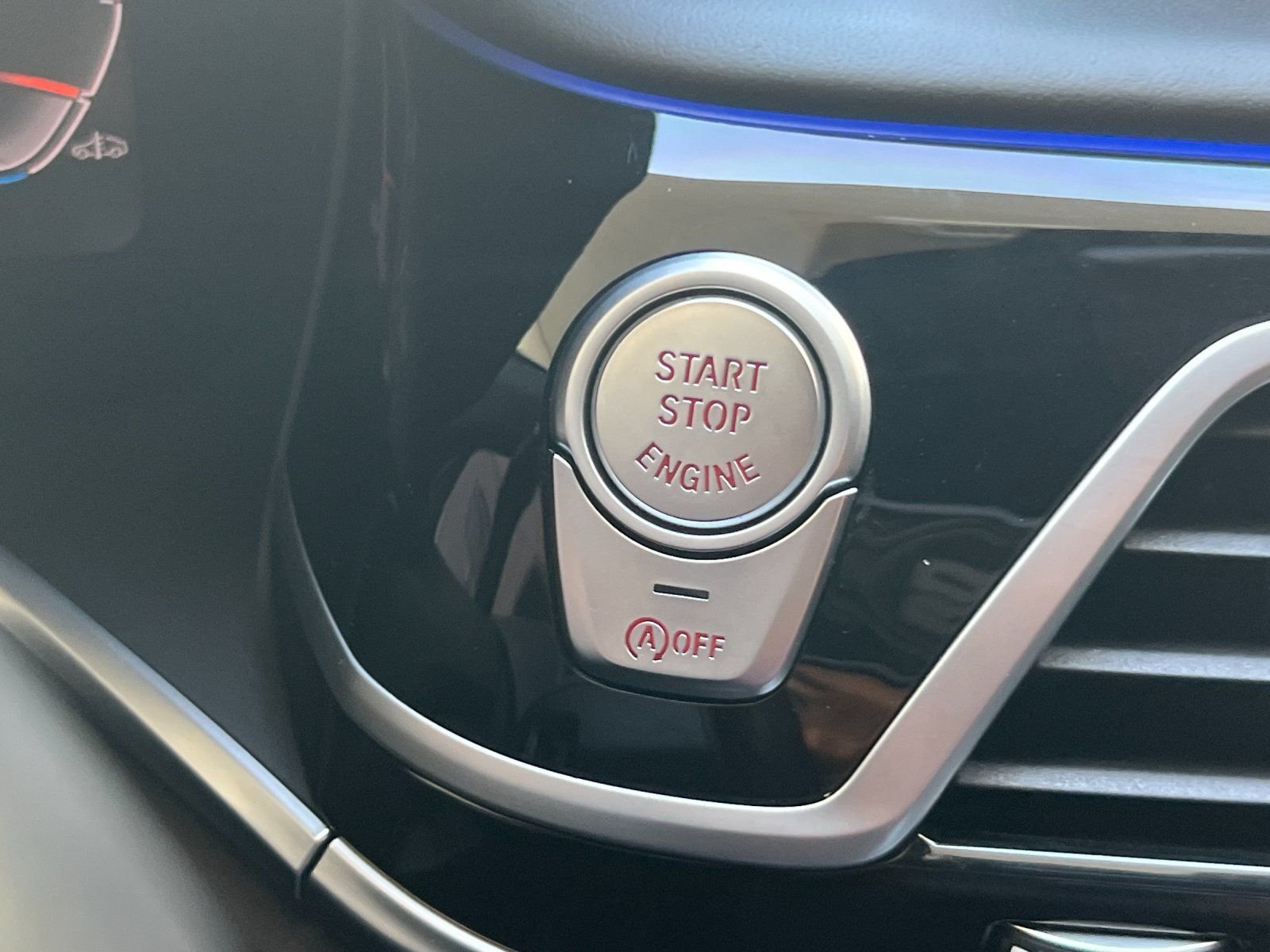 2021 BMW 7 Series M760i - Photo 21