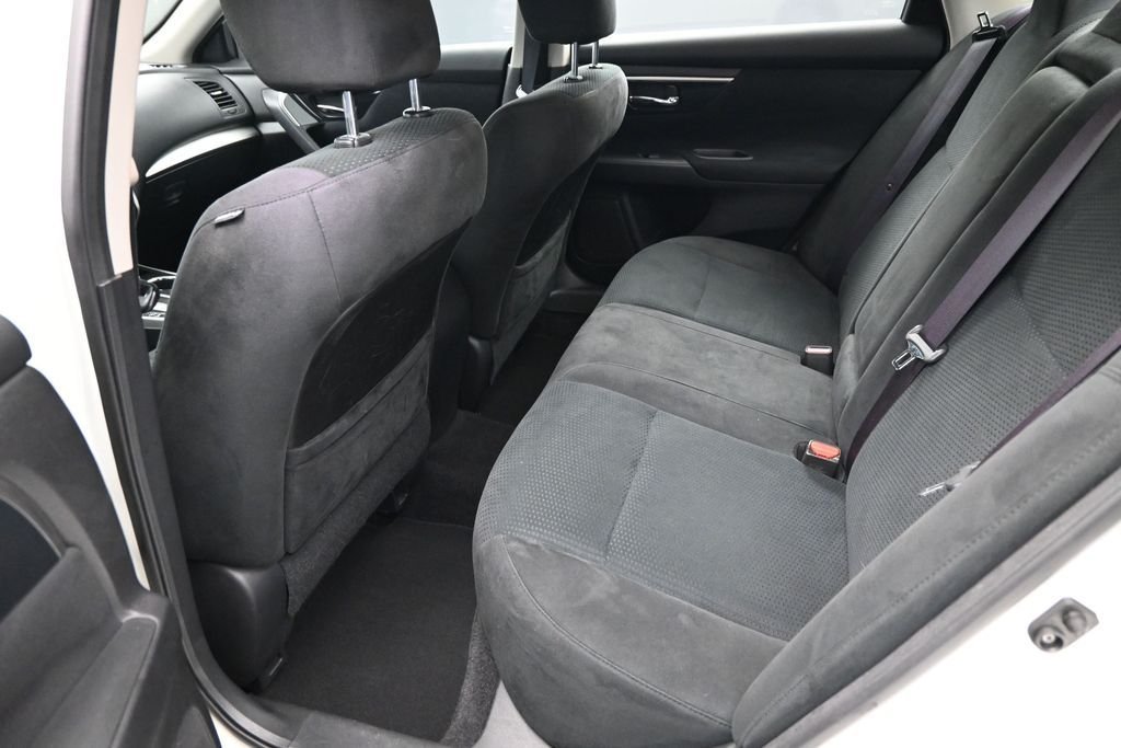 Used 2014 White Nissan 2.5 S image 18
