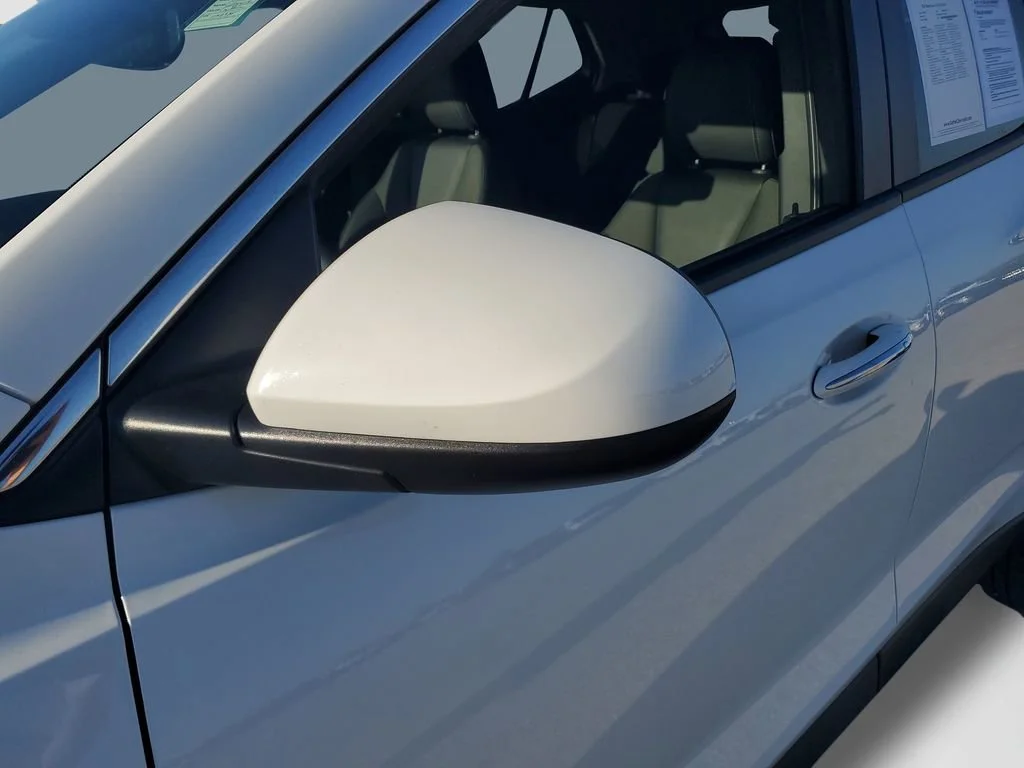 Used 2025 Summit White Buick Preferred image 26
