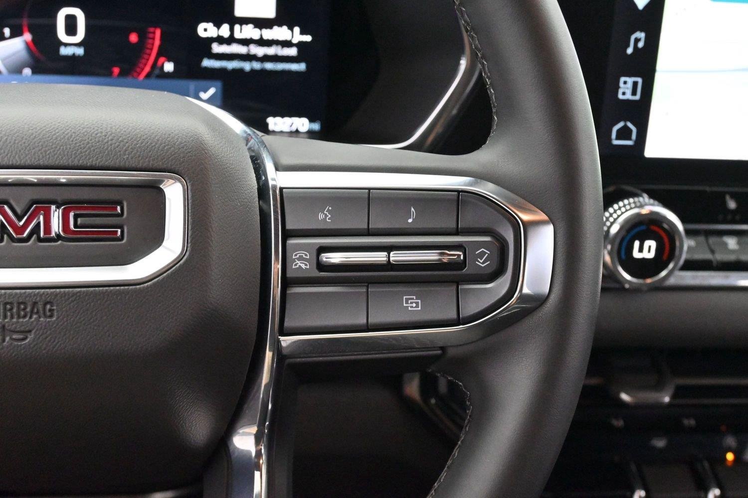 Used 2025 Onyx Black GMC Elevation image 16