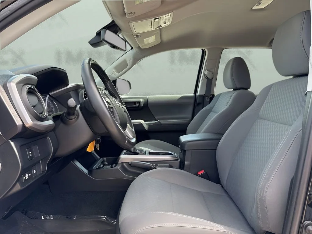 Used 2021  Toyota SR image 9