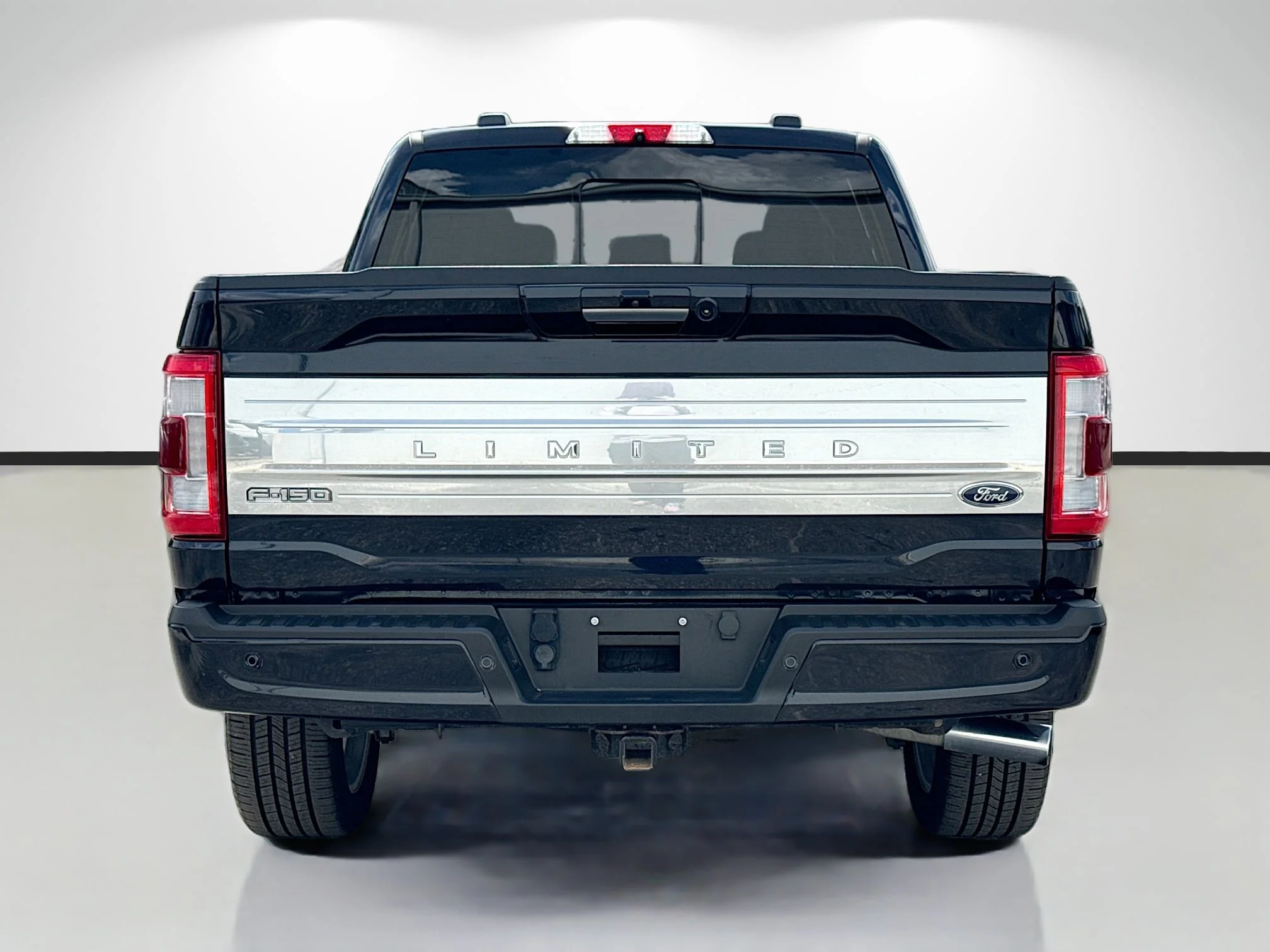 Used 2022 Blue Metallic Ford Limited image 4