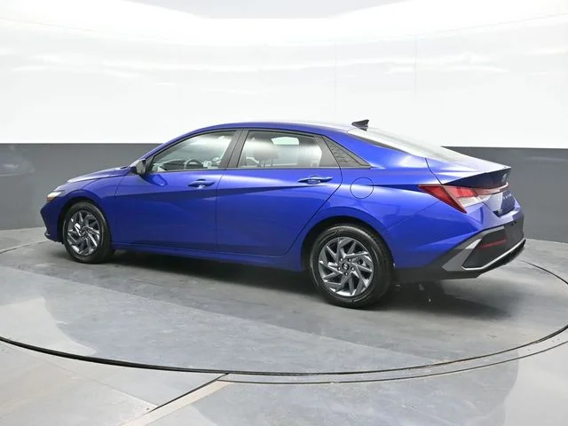 Used 2024 Blue Hyundai SEL image 3
