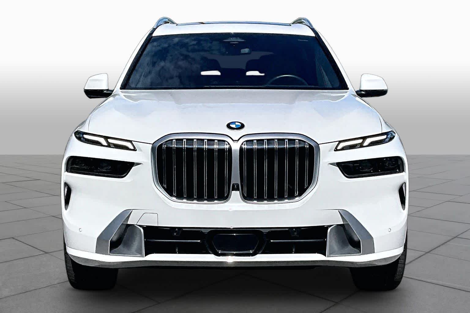 Used 2026 Mineral White Metallic BMW xDrive40i image 4