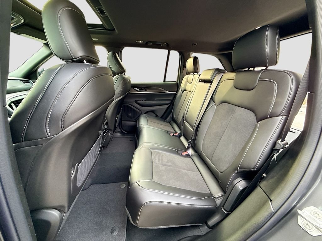 New 2026 Baltic Gray Metallic Clear-Coat Exterior Paint Jeep Laredo Altitude image 28