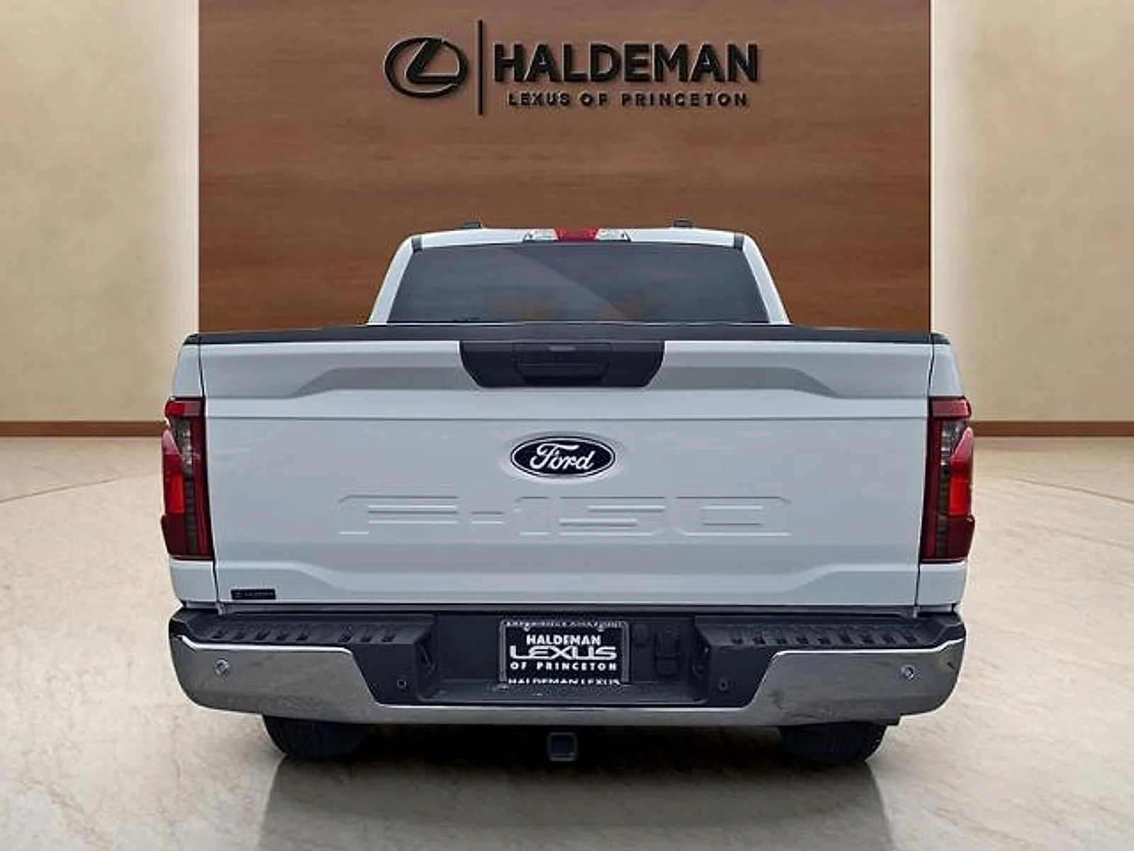 Used 2025 Oxford White Ford XLT image 5