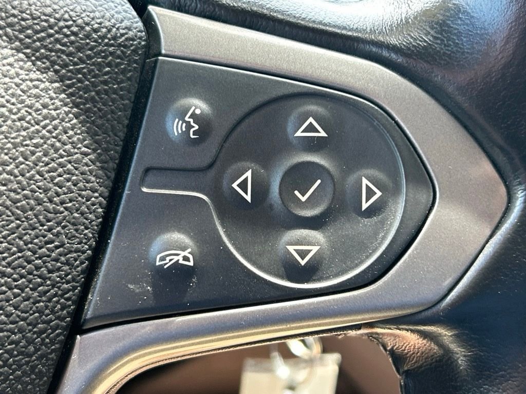 Used 2018 White Chevrolet Z71 image 26