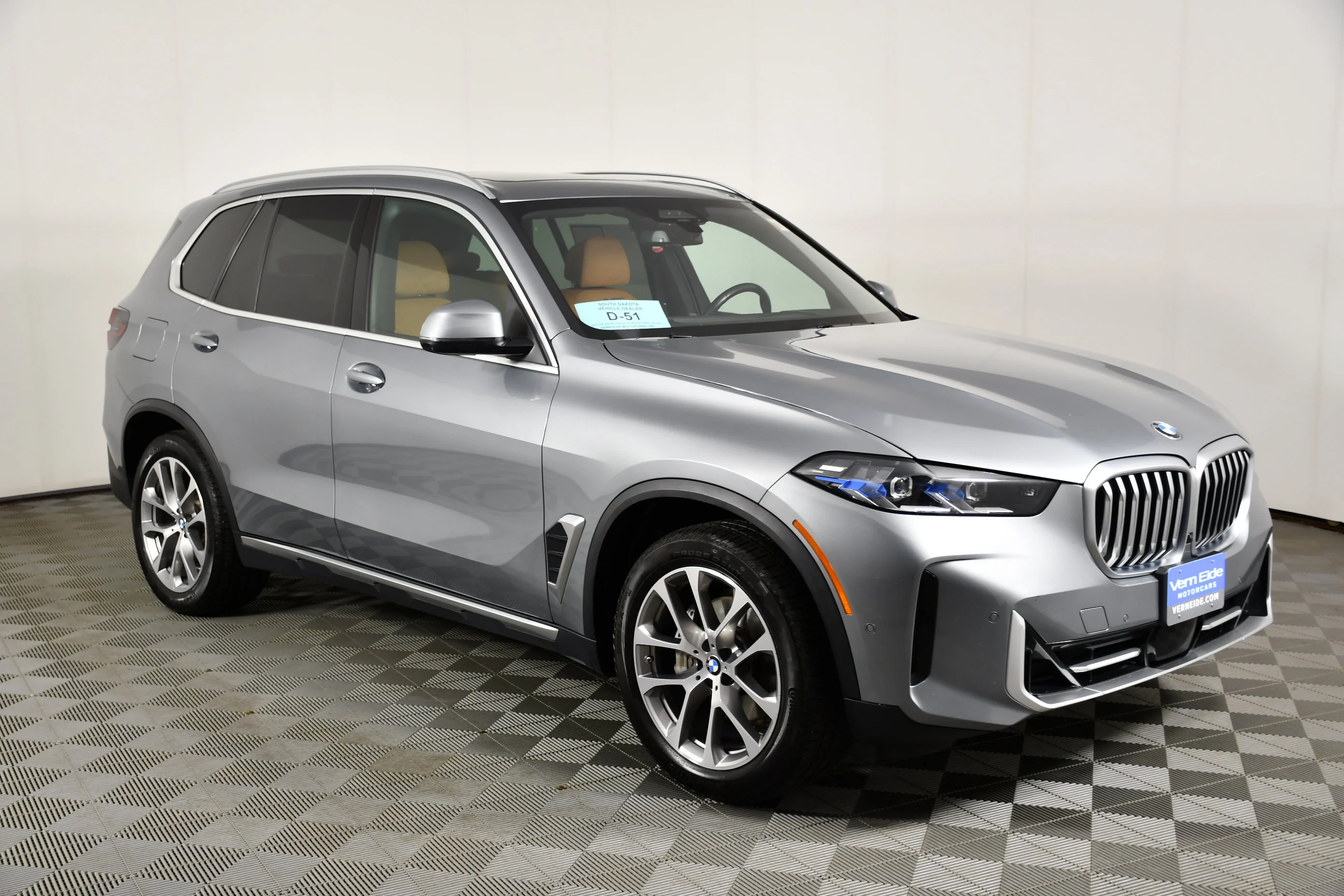 Used 2024 Skyscraper Grey Metallic BMW xDrive40i image 4