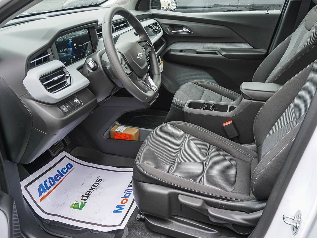 New 2027 Summit White Chevrolet LT image 17