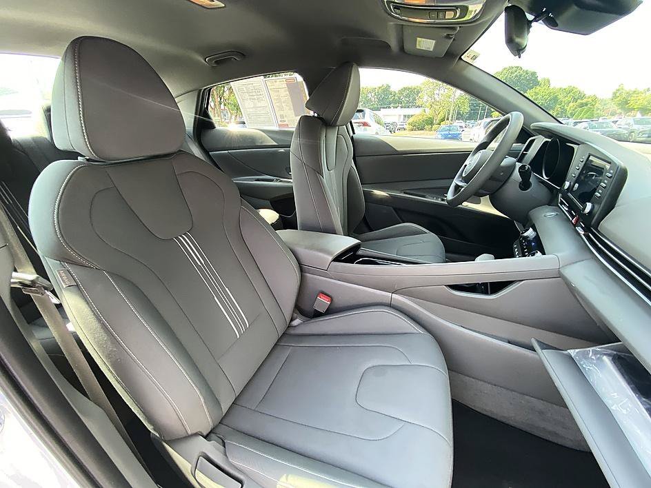 Used 2023 Lunar White Hyundai Blue image 21